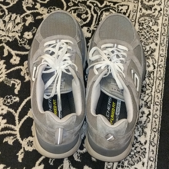 Grey Skechers Size 10.5 - Picture 3 of 5
